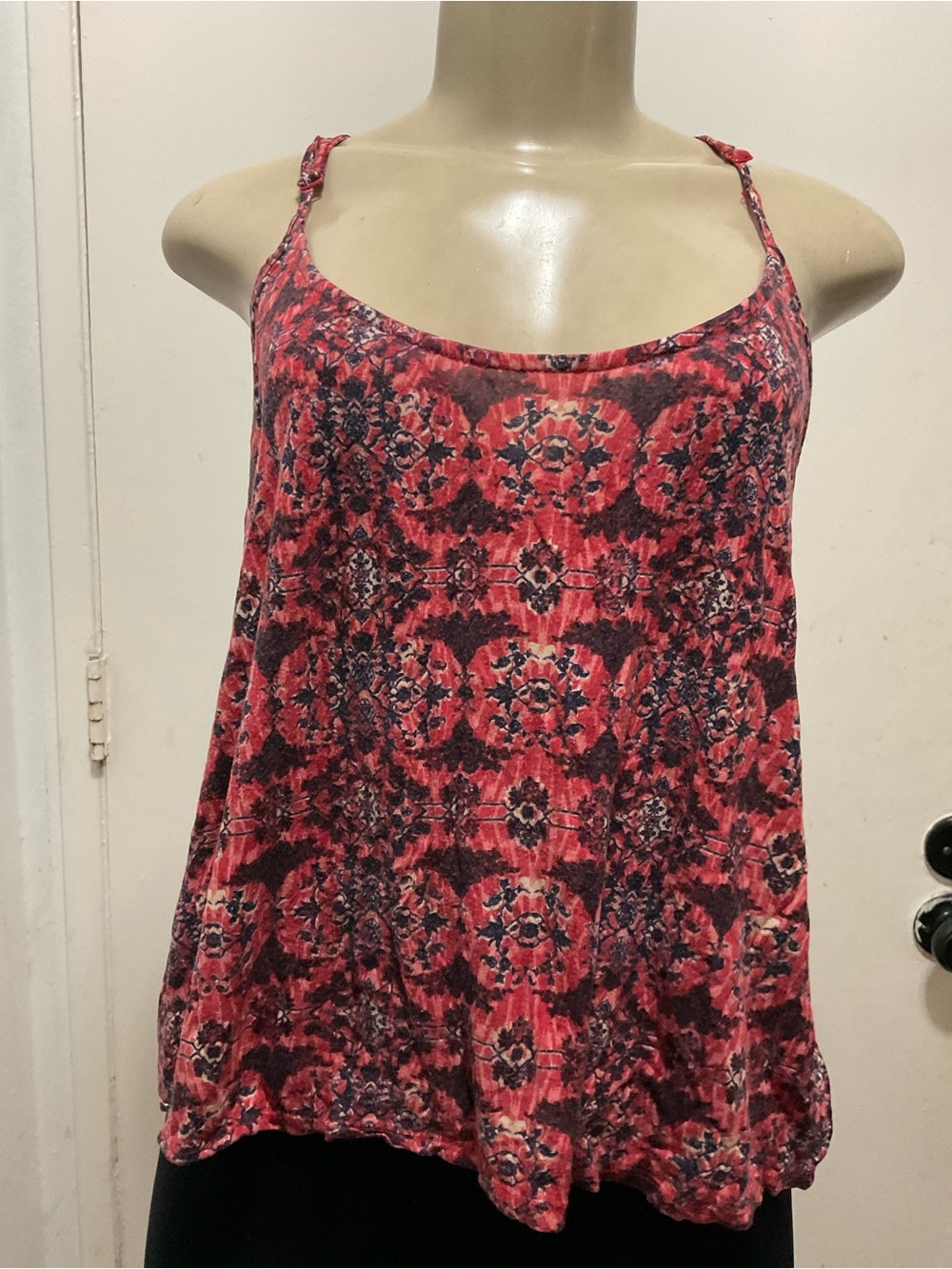 Essentials women’s Red Patterned Spaghetti Strap Tank Top size XL